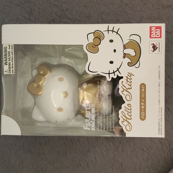 HELLO KITTY GOLD FIGUARTS ZERO COLLECTABLE - Picture 2 of 4
